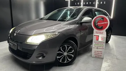 Grigio Usata 2010 Renault Mégane GrandTour Luxe Station wagon | 2490 € (Buon prezzo)