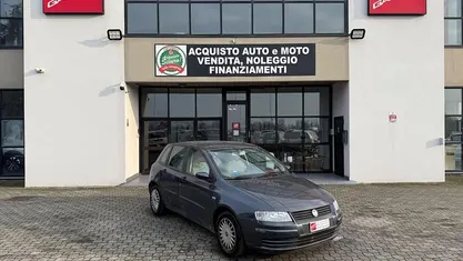 Grigio Usata 2004 Fiat Stilo Active Tre volumi | 2500 € (Buon prezzo)