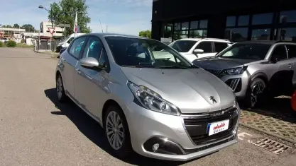 Usata Peugeot 208 Allure 75 CV (55 kW) 2017 Grigio Utilitaria