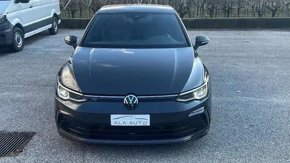 Usata VW Golf VIII R-line 150 CV (110 kW) 2023 Grigio Berlina