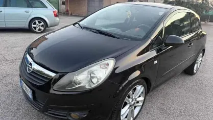 Usata Opel Corsa Sport 90 CV (66 kW) 2007 Nero Utilitaria
