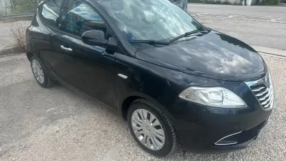 Usata Lancia Ypsilon Gold 69 CV (50 kW) 2014 Nero Utilitaria