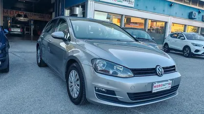Grigio Usata 2016 VW Golf VII Trendline Tre volumi | 8900 € (Buon prezzo)