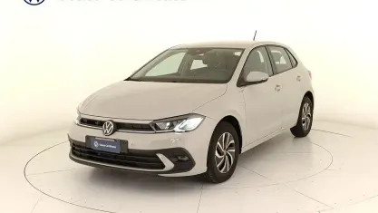 Begagnad VW Polo Life 95 HK (69 kW) 2023 Grå Halvkombi