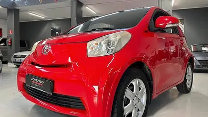 Begagnad Toyota iQ Sol 68 HK (50 kW) 2009 Röd Halvkombi