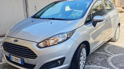 Usata Ford Fiesta Business Edition 75 CV (55 kW) 2013 Grigio Utilitaria