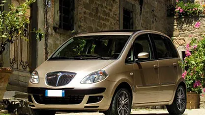 Usata Lancia Musa 95 CV (69 kW) 2004 Amaranto pastello Monovolume