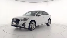Bianco ghiacciaio metallizzato Usata 2024 Audi Q2 S-Line SUV | 29.900 € (Ottimo prezzo)