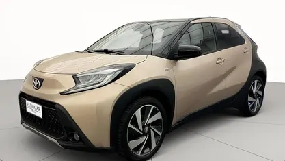 Usata Toyota Aygo X Lounge 72 CV (52 kW) 2023 Bronzo nero SUV