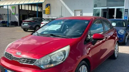 Usata Kia Rio EX 90 CV (66 kW) 2012 Rosso Berlina