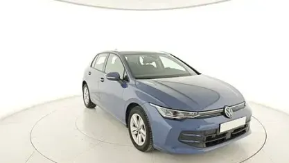 Usata VW Golf VIII Life 116 CV (85 kW) 2025 Blu Utilitaria