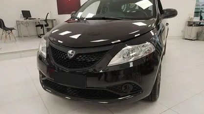 Usata Lancia Ypsilon Silver 70 CV (51 kW) 2023 Nero Utilitaria