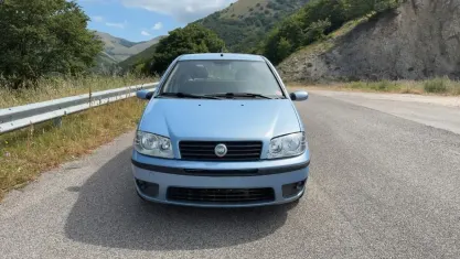 Usata Fiat Punto Dynamic 69 CV (50 kW) 2004 Blu Utilitaria