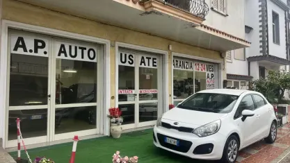 Usata Kia Rio Active 75 CV (55 kW) 2014 Bianco Berlina