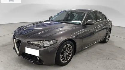 Grigio Usata 2018 Alfa Romeo Giulia Business Tre volumi | 15.500 € (Ottimo prezzo)