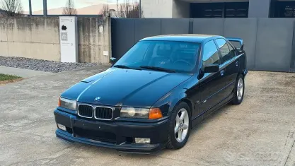 Usata BMW 318 Efficient Dynamics 140 CV (102 kW) 1994 Nero Berlina