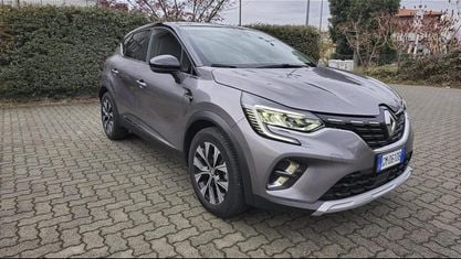 Brugt Renault Captur Techno 140 HK (102 kW) 2022 Grå SUV