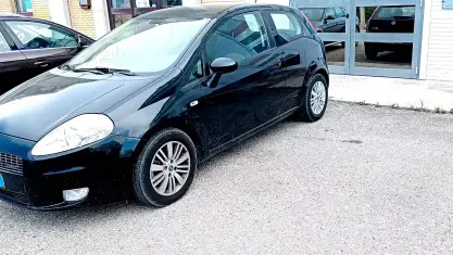 Usata Fiat Grande Punto 90 CV (66 kW) 2007 Nero Utilitaria