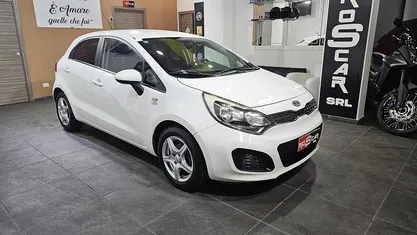 Bianco Usata 2012 Kia Rio EX Tre volumi | 4990 € (Ottimo prezzo)