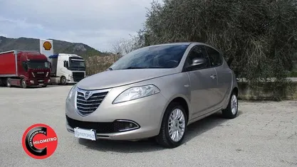 Oro Usata 2014 Lancia Ypsilon Gold Due volumi | 7190 € (Buon prezzo)