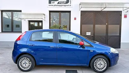 Usata Fiat Grande Punto Dynamic 65 CV (47 kW) 2007 Blu Utilitaria