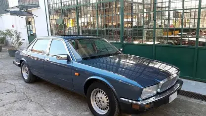 Usata Jaguar XJ6 Sovereign 213 CV (156 kW) 1988 Blu Berlina