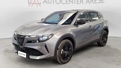 Grigio metallizzato Usata 2024 Alfa Romeo Junior SUV | 27.500 € (Buon prezzo)