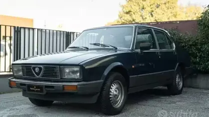 Usata Alfa Romeo Alfetta Quadrifoglio 130 CV (95 kW) 1983 Blu Berlina
