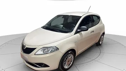 Usata Lancia Ypsilon Gold 69 CV (50 kW) 2018 Utilitaria