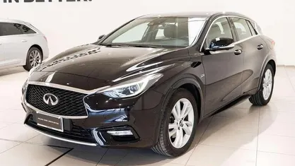 Usata Infiniti Q30 Premium 170 CV (125 kW) 2019 Nero Berlina