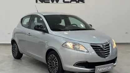 Usata Lancia Ypsilon S 95 CV (69 kW) 2015 Argento Utilitaria