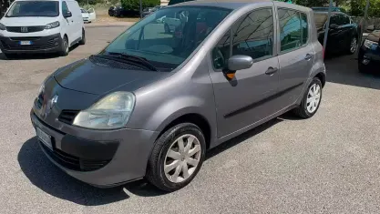 Usata Renault Modus Dynamique 85 CV (62 kW) 2009 Grigio Monovolume