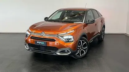 Usata Citroën e-C4 Shine 100 kW (136 CV) 2021 Arancione Berlina