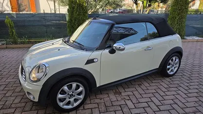 Usata Mini Cooper Cabriolet 120 CV (88 kW) 2010 Giallo Cabrio