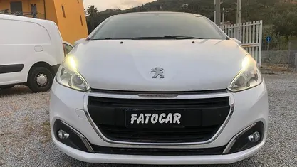 Usata Peugeot 208 Active 82 CV (60 kW) 2017 Bianco Utilitaria