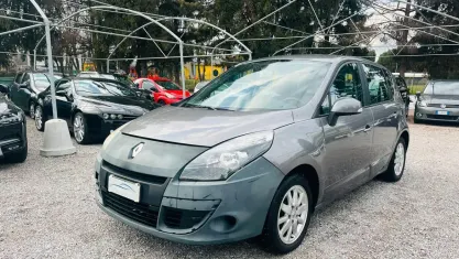 Usata Renault Scénic III 110 CV (80 kW) 2011 Grigio Monovolume