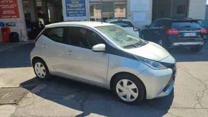 Usata Toyota Aygo 69 CV (50 kW) 2015 Bluazzurro Utilitaria