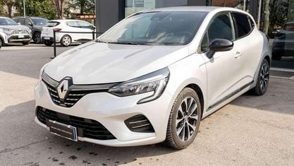 Brugt Renault Clio V Techno 143 HK (105 kW) 2023 Sølv Hatchback