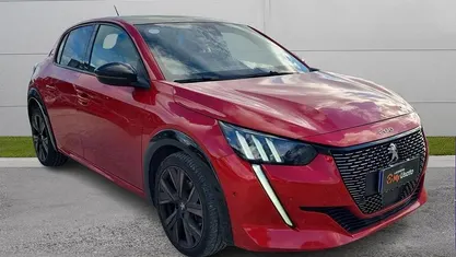 Usata Peugeot 208 GT 101 CV (74 kW) 2023 Rosso  tetto nero Utilitaria