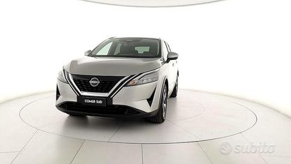 Käytetty Nissan Qashqai N-Connecta 158 HP (116 kW) 2023 Harmaa Katumaasturi
