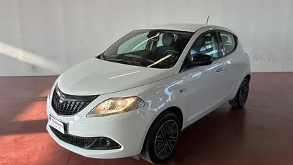 Usata Lancia Ypsilon Silver 69 CV (50 kW) 2024 Bianco neve Utilitaria