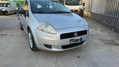 Usata Fiat Grande Punto 69 CV (50 kW) 2012 Grigio Utilitaria