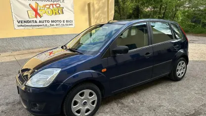 Usata Ford Fiesta Ghia 68 CV (50 kW) 2004 Blu Utilitaria