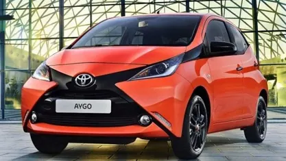 Begagnad Toyota Aygo X-play 69 HK (50 kW) 2016 Vit Halvkombi