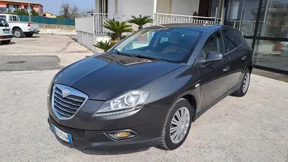 Usata Lancia Delta 120 CV (88 kW) 2011 Grigio Utilitaria