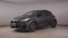 Grigio Usata 2021 Toyota Yaris Hybrid Lounge Tre volumi | 15.900 € (Buon prezzo)