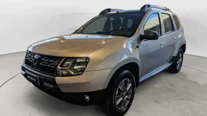Usata Dacia Duster 90 CV (66 kW) 2016 Gray SUV