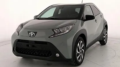 Tarragon & black Nuova 2025 Toyota Aygo X Trend SUV | 17.500 € (Buon prezzo)