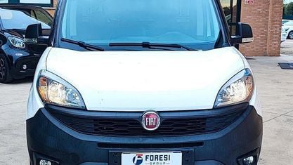 Usata Fiat Doblò Lounge 120 CV (88 kW) 2021 Bianco Monovolume