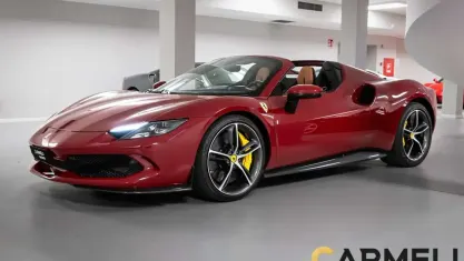 Usata Ferrari 296 829 CV (609 kW) 2023 Rosso Cabrio